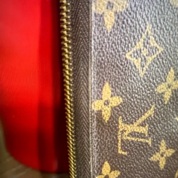 Authentic Louis Vuitton Monogram Zippy Wallet - Brown - Picture 4 of 12
